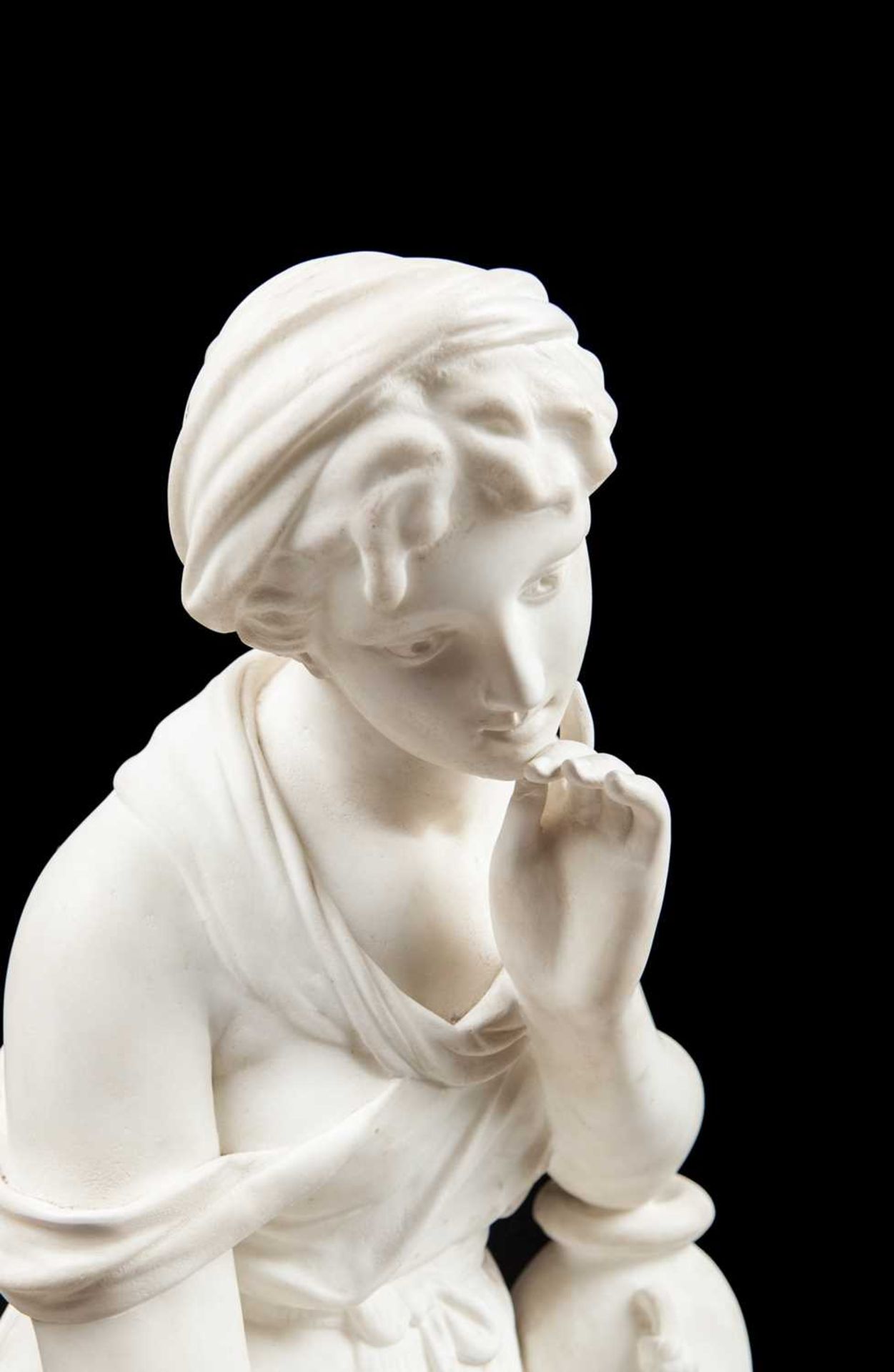 A LARGE LATE 19TH CENTURY ITALIAN MARBLE FIGURE OF RUTH AT THE WELL - Image 2 of 3