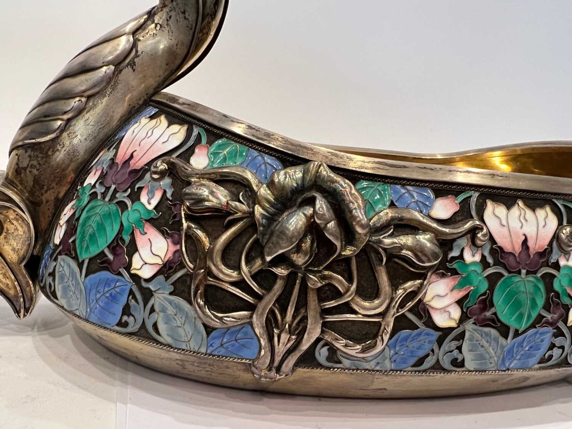 A MASSIVE EARLY 20TH CENTURY RUSSIAN SILVER AND ENAMEL KOVSH IN THE FORM OF A SWAN - Image 13 of 28