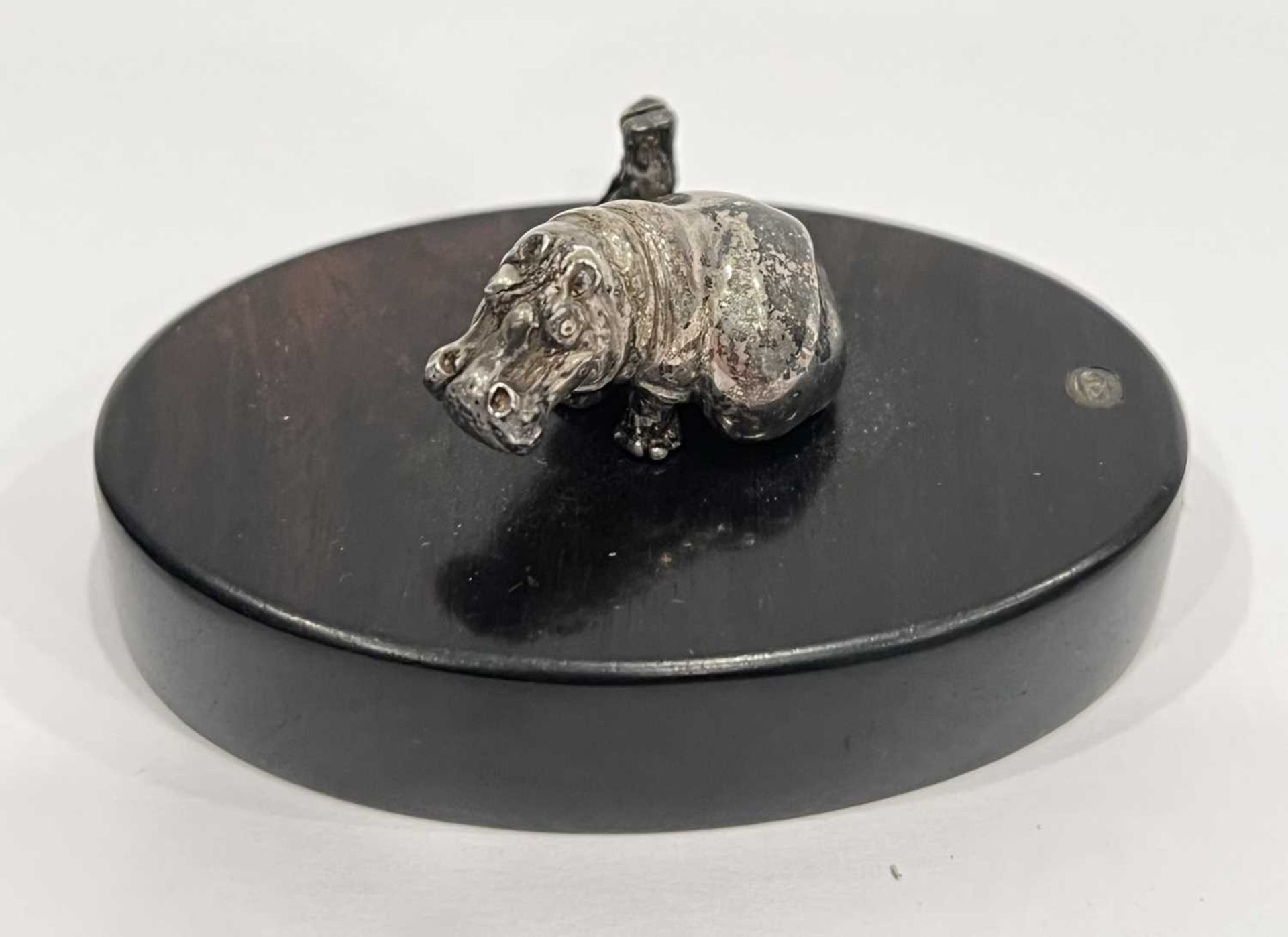 A SET OF FOUR PATRICK MAVROS SILVER MINIATURE ANIMAL PLACE CARD HOLDERS - Image 5 of 5