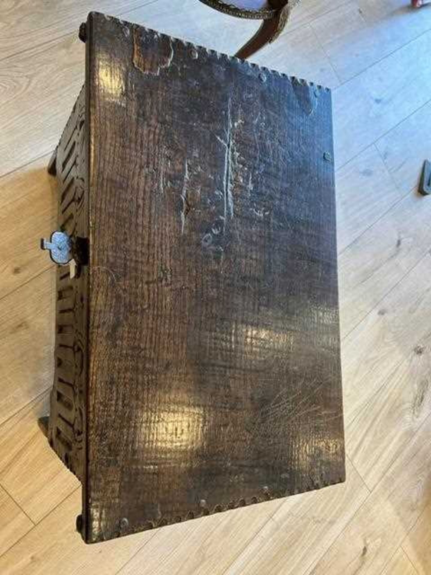 A SMALL 16TH CENTURY GOTHIC PERIOD OAK COFFER - Bild 3 aus 22