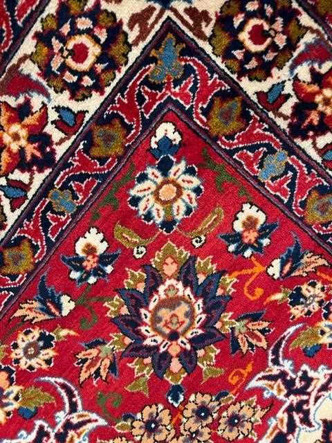 A VERY LARGE ISFAHAN CARPET, CENTRAL PERSIA, LATE 20TH CENTURY - Image 8 of 9