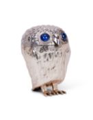 A SILVER MUSTARD POT MODELLED AS AN OWL, SPANISH, MID 20TH CENTURY