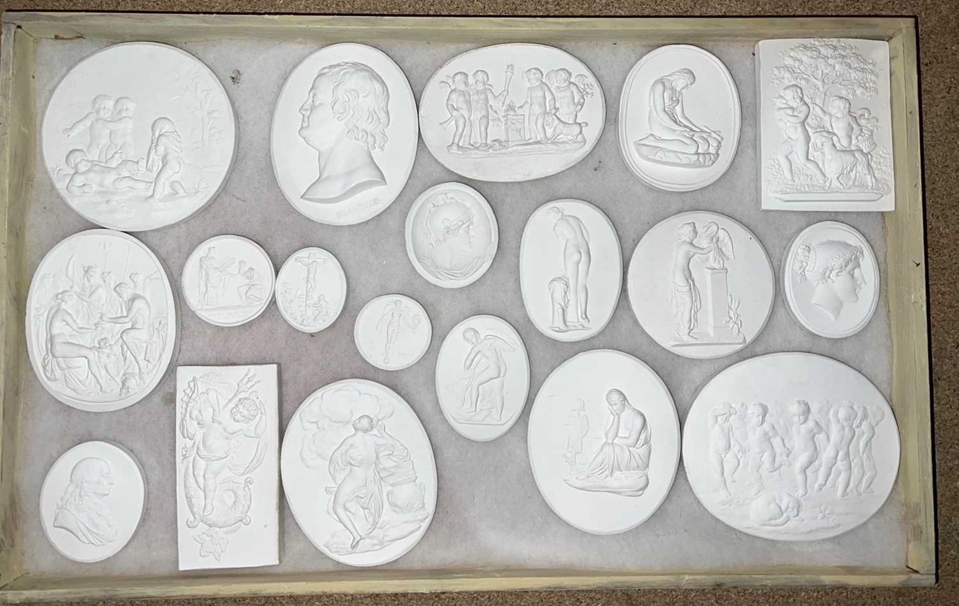 A LARGE COLLECTION OF 19TH CENTURY GRAND TOUR PLASTER INTAGLIOS, 225 APPROX. - Image 3 of 12