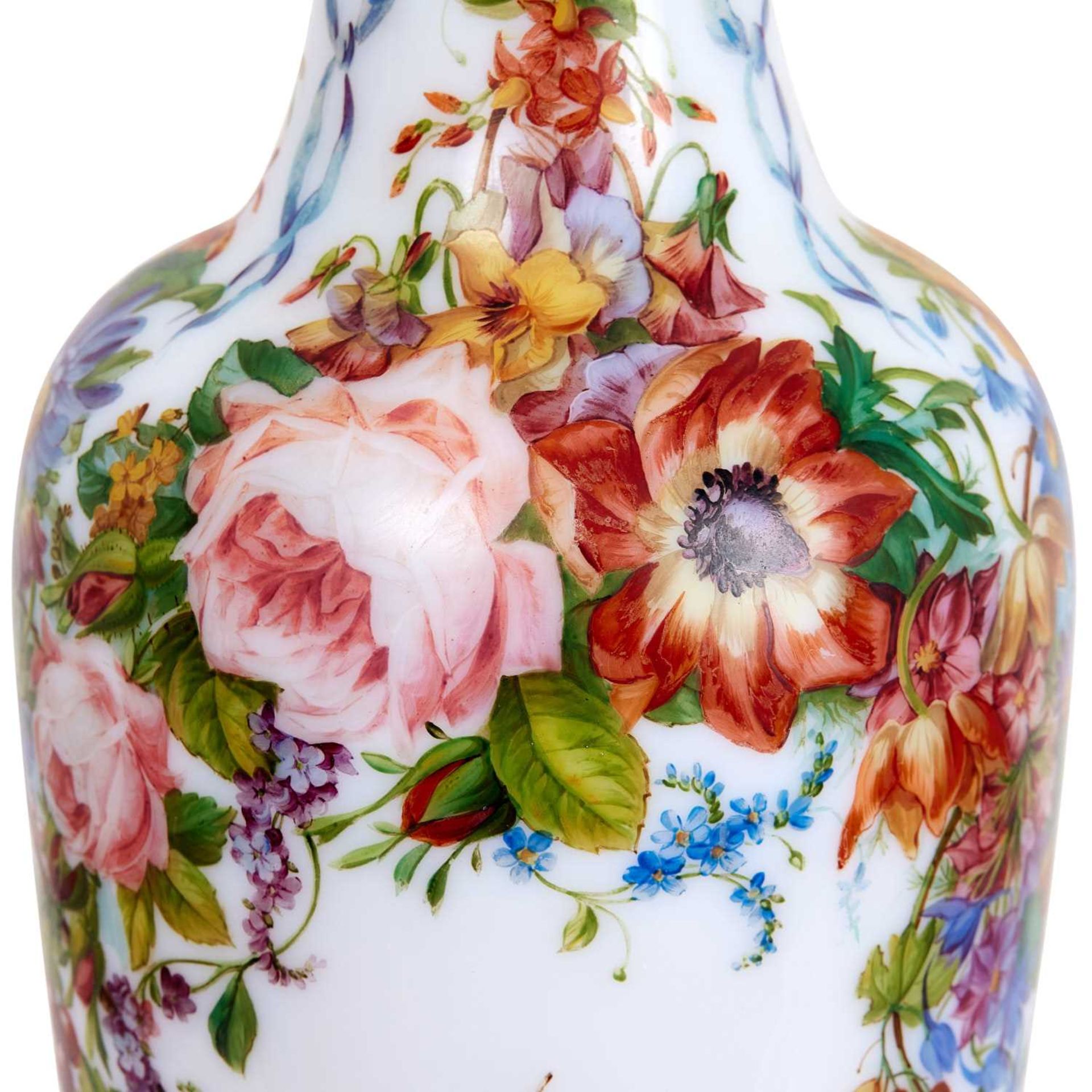 ATTRIBUTED TO BACCARAT: A MID 19TH CENTURY OPALINE GLASS VASE DECORATED WITH FLOWERS - Image 3 of 3