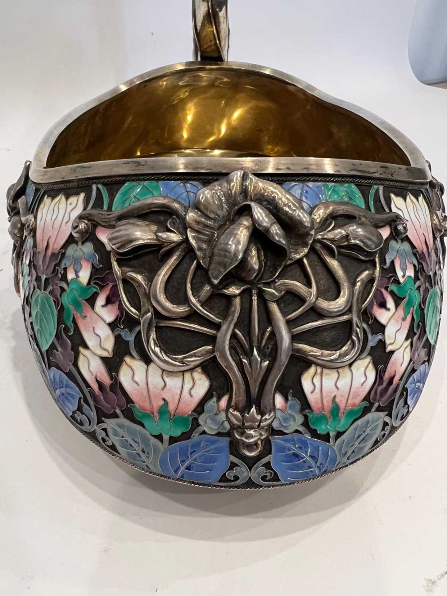 A MASSIVE EARLY 20TH CENTURY RUSSIAN SILVER AND ENAMEL KOVSH IN THE FORM OF A SWAN - Image 22 of 28