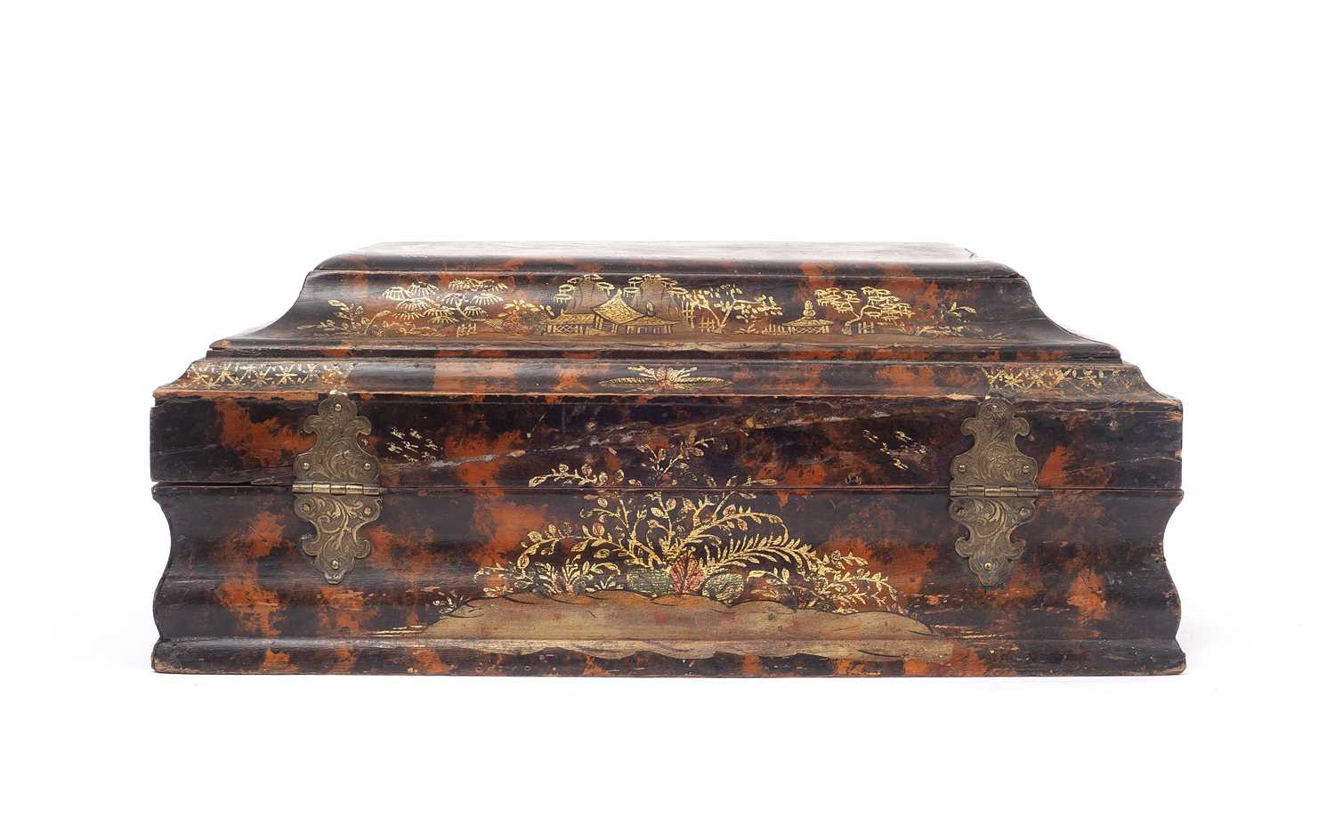 A FINE 18TH CENTURY CHINOISERIE DECORATED AND FAUX TORTOISESHELL PAINTED BOX - Image 4 of 4