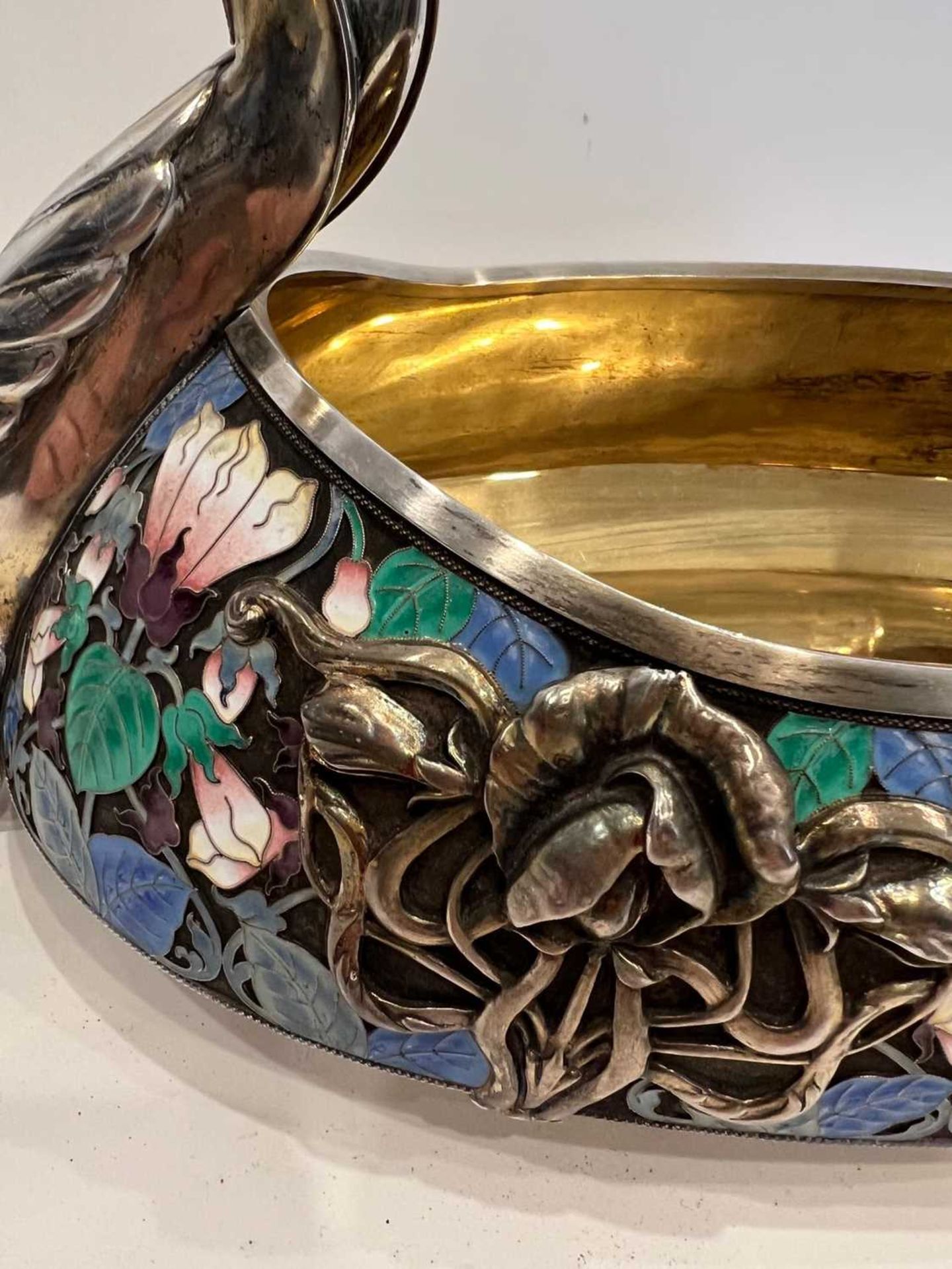 A MASSIVE EARLY 20TH CENTURY RUSSIAN SILVER AND ENAMEL KOVSH IN THE FORM OF A SWAN - Image 21 of 28