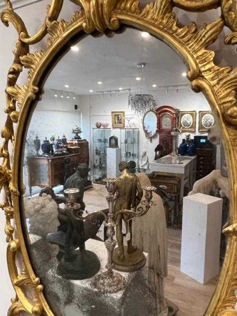 A GEORGE III CHIPPENDALE STYLE GILTWOOD MIRROR - Image 6 of 11