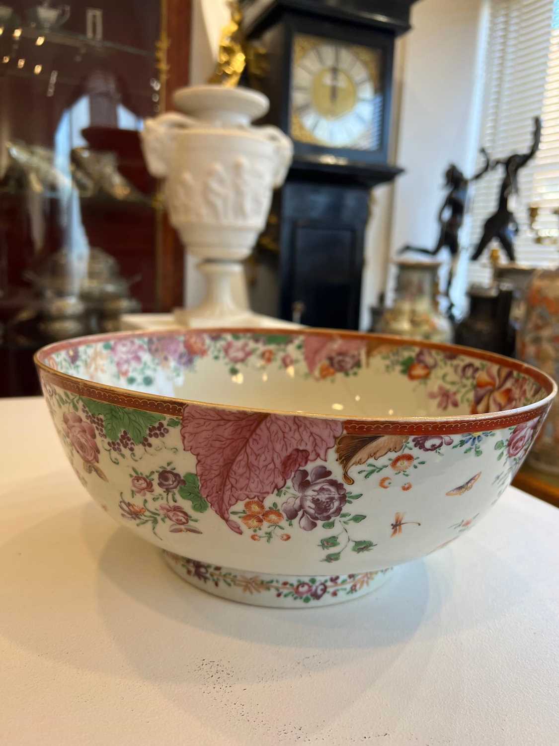 AN EARLY 19TH CENTURY CHINESE PORCELAIN BOWL - Image 8 of 11