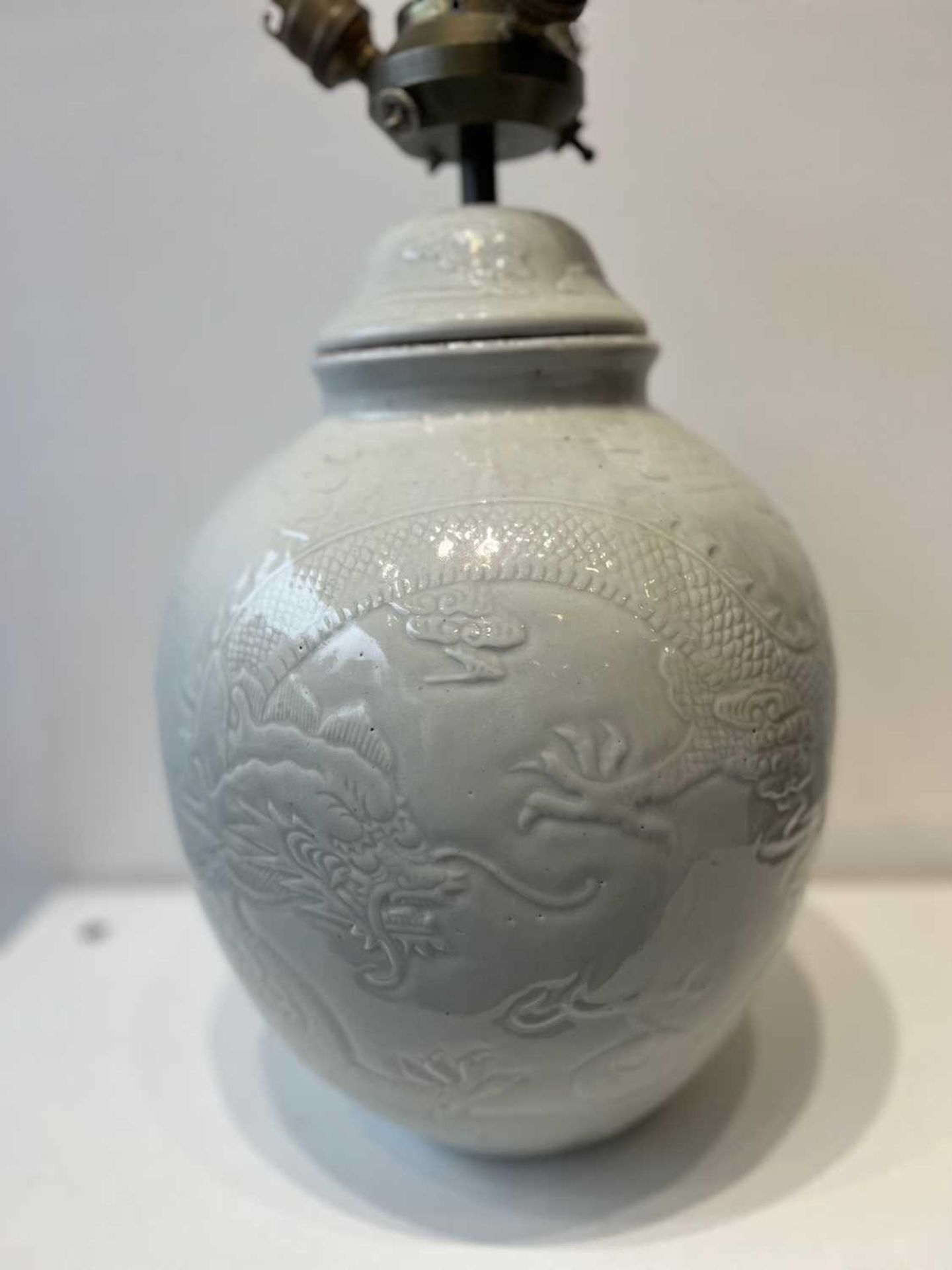 A CHINESE CELADON PORCELAIN VASE LAMP - Image 2 of 11