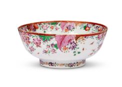 AN EARLY 19TH CENTURY CHINESE PORCELAIN BOWL