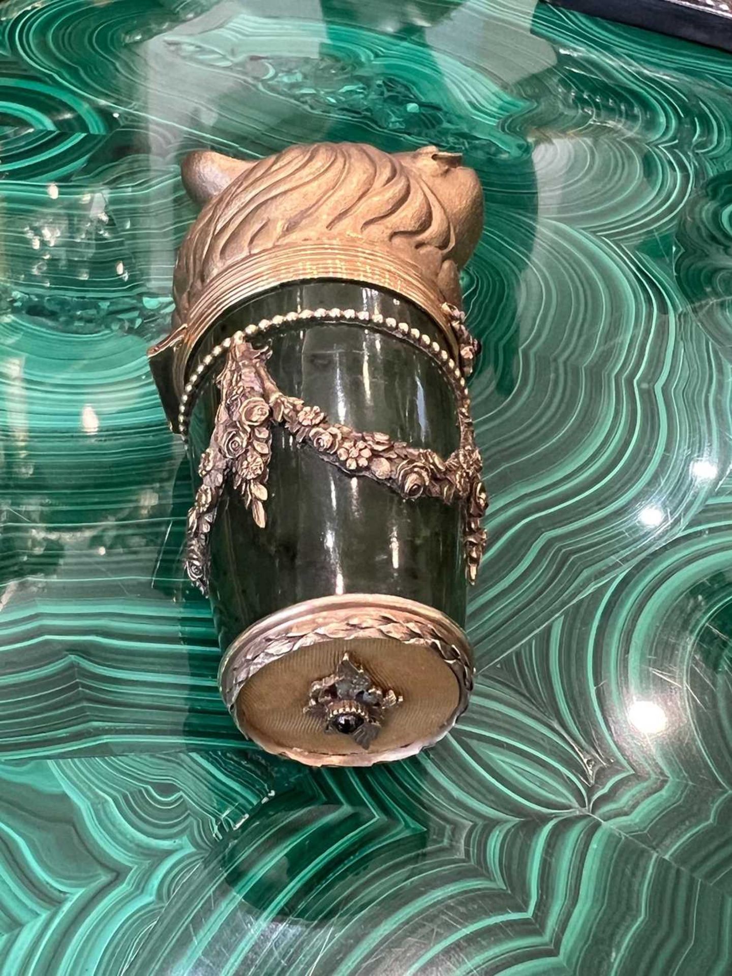 A FABERGE STYLE SILVER GILT, GEM SET AND NEPHRITE JADE BOX MODELLED WITH A BEAR - Image 12 of 13