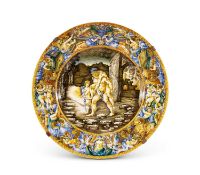 A LARGE 16TH CENTURY STYLE MAJOLICA CHARGER DEPICTING AENEAS, ANCHISES AND ASCANIUS