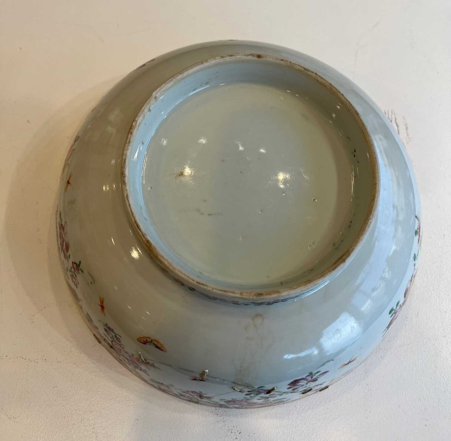 AN EARLY 19TH CENTURY CHINESE PORCELAIN BOWL - Image 2 of 11