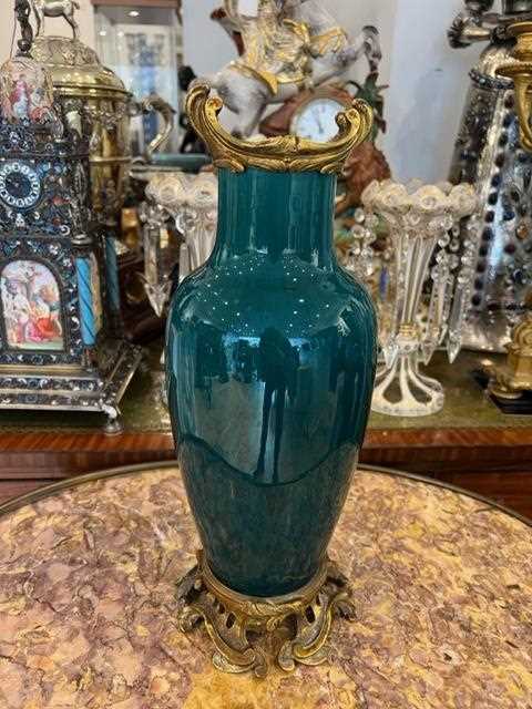 A FINE 19TH CENTURY ORMOLU MOUNTED CHINESE TURQUOISE VASE - Image 5 of 12