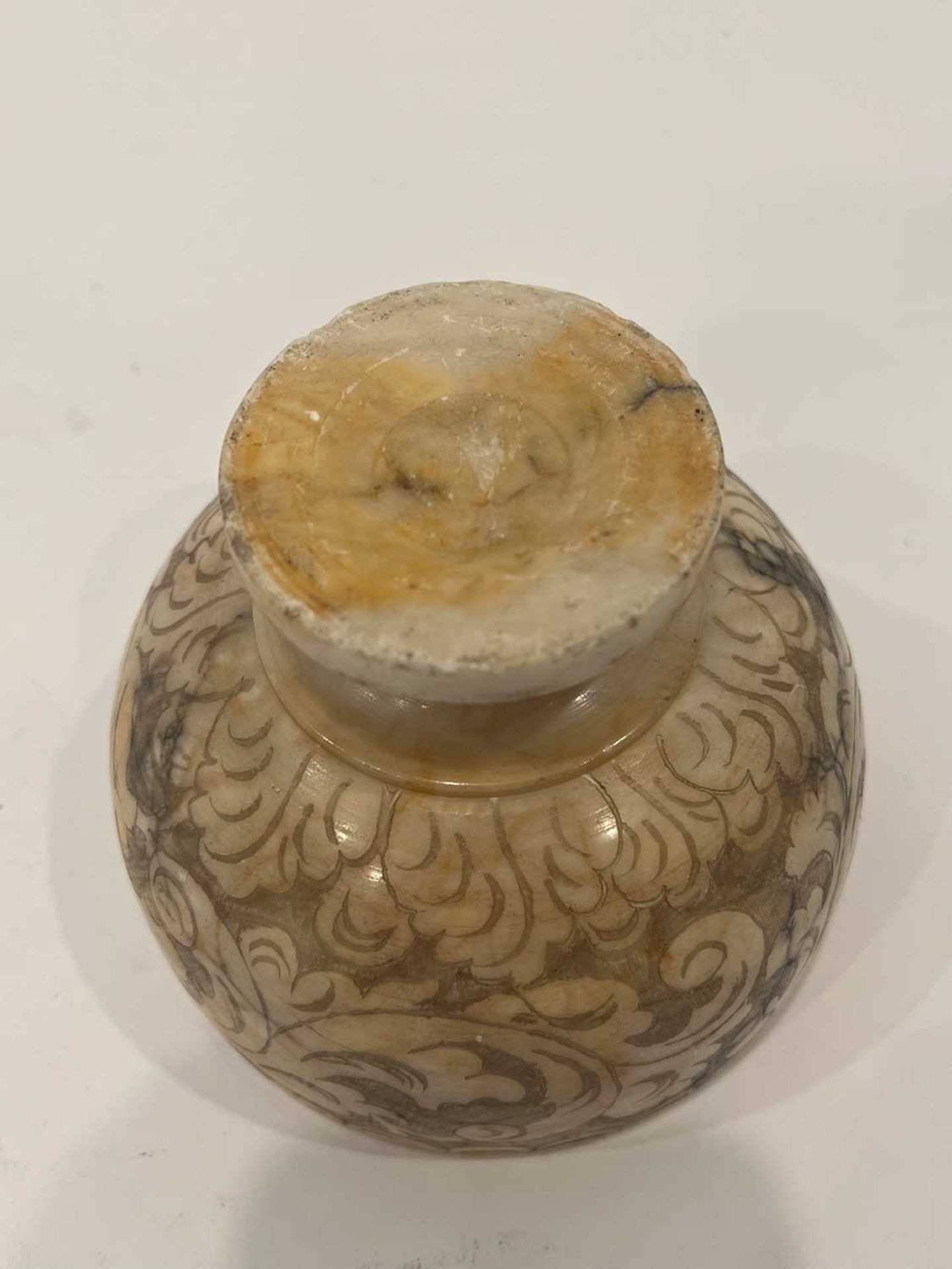AN 18TH / 19TH CENTURY ITALIAN CARVED ALABASTER BOWL - Image 2 of 6