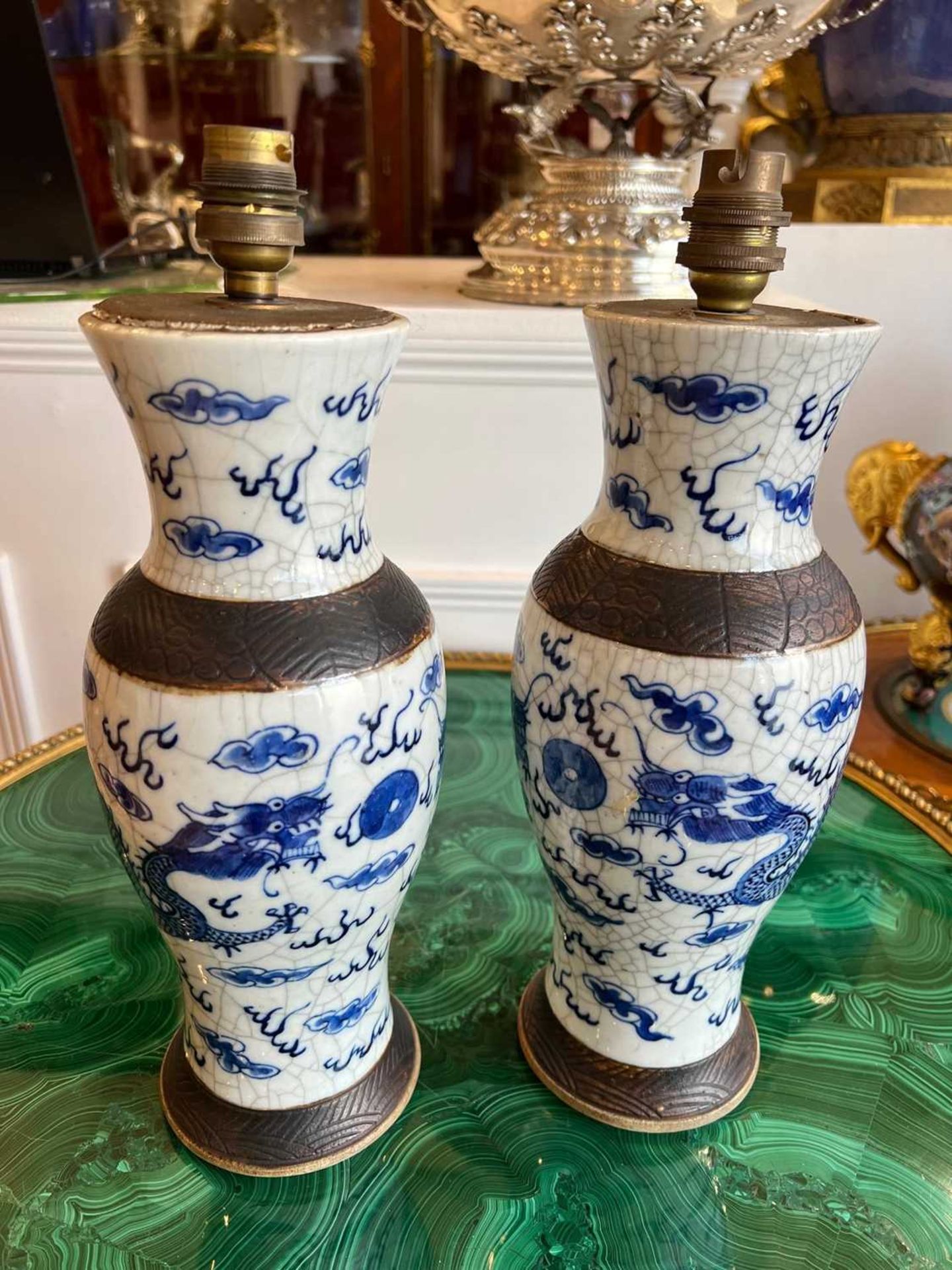 A PAIR OF 19TH CENTURY CHINESE BLUE AND WHITE CRACKLE GLAZE VASE LAMPS - Image 7 of 9