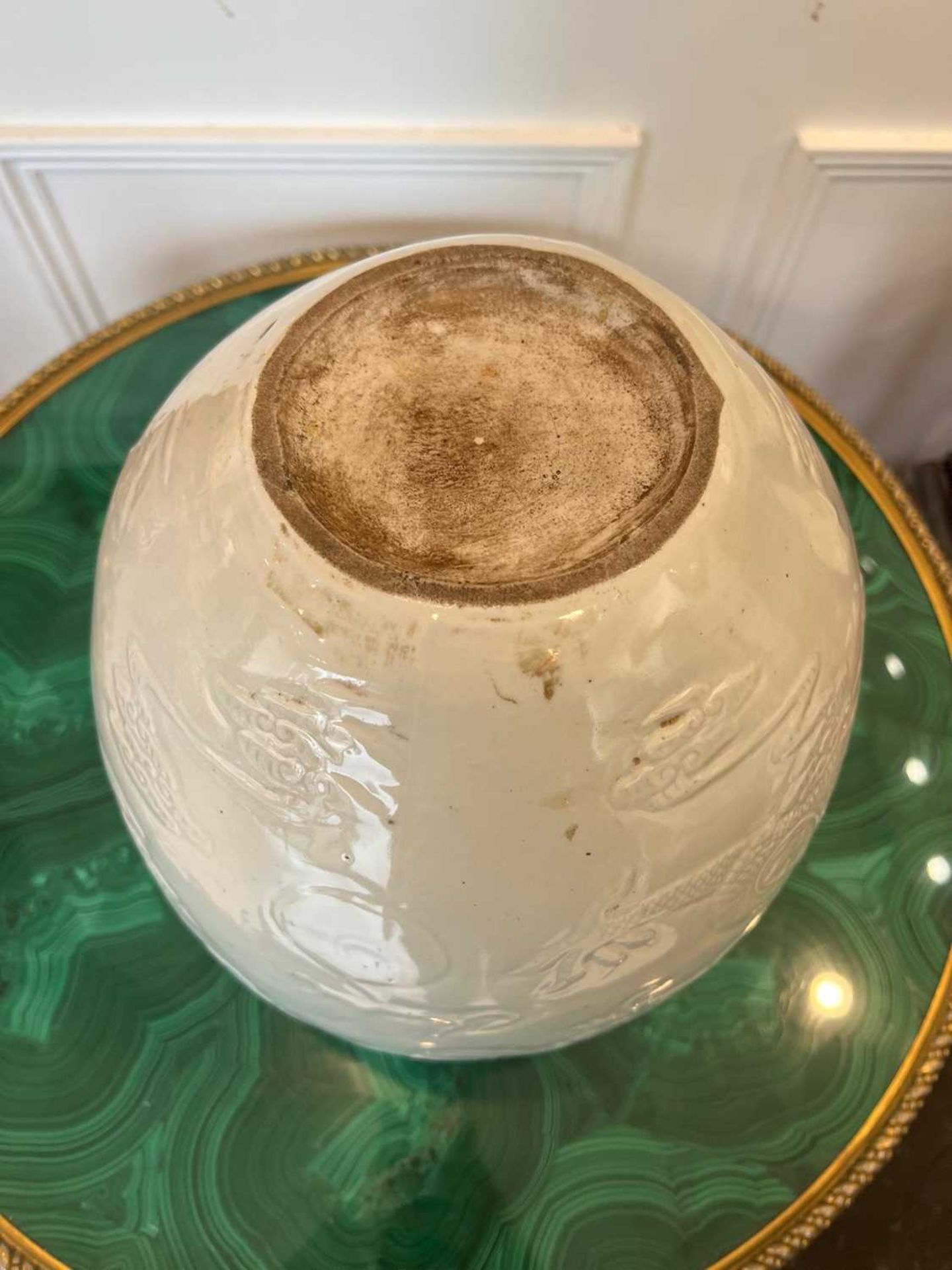 A CHINESE CELADON PORCELAIN VASE LAMP - Image 10 of 11