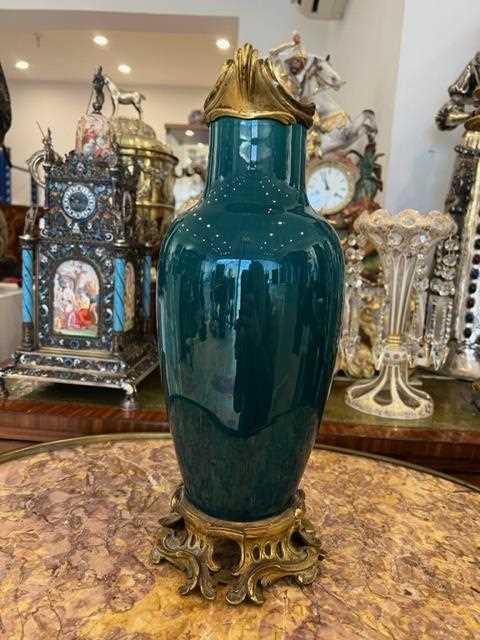 A FINE 19TH CENTURY ORMOLU MOUNTED CHINESE TURQUOISE VASE - Image 12 of 12