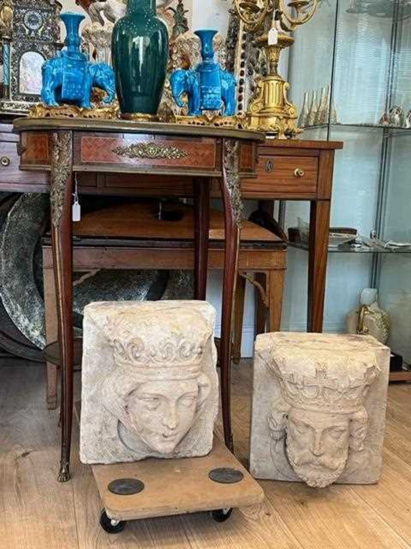 A PAIR OF 19TH CENTURY CARVED STONE HEADS OF A KING AND QUEEN - Image 13 of 13