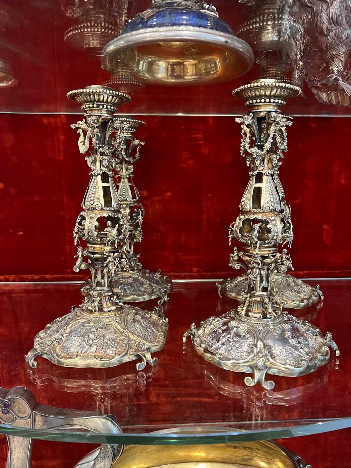 A SET OF SILVER AND SILVER GILT 19TH CENTURY GERMAN CANDLESTICKS, PROBABLY HANAU - Image 6 of 10
