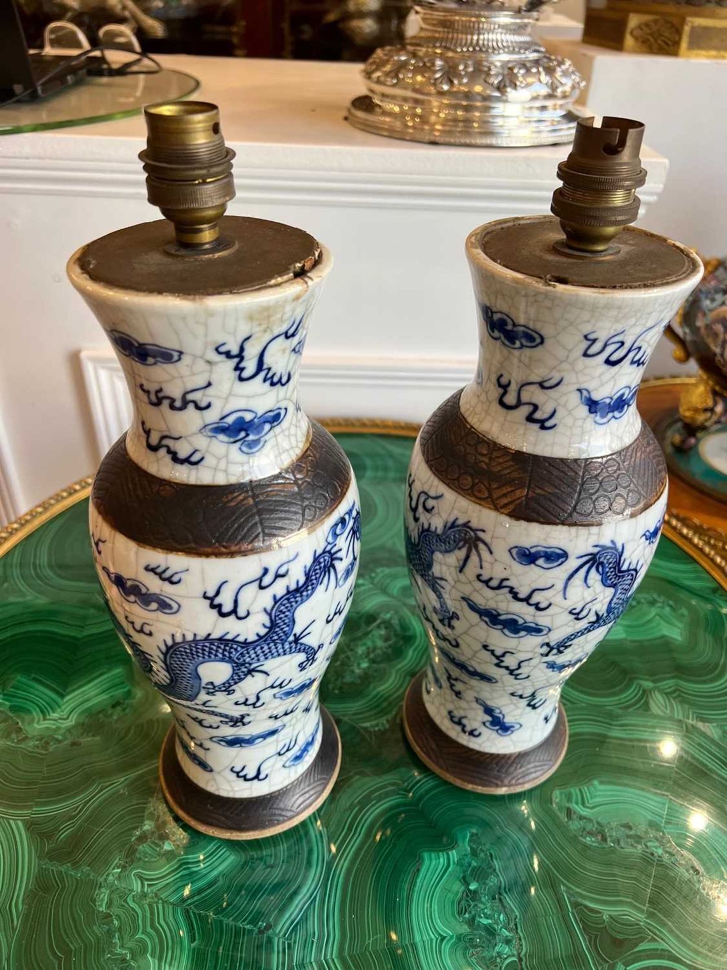 A PAIR OF 19TH CENTURY CHINESE BLUE AND WHITE CRACKLE GLAZE VASE LAMPS - Image 4 of 9