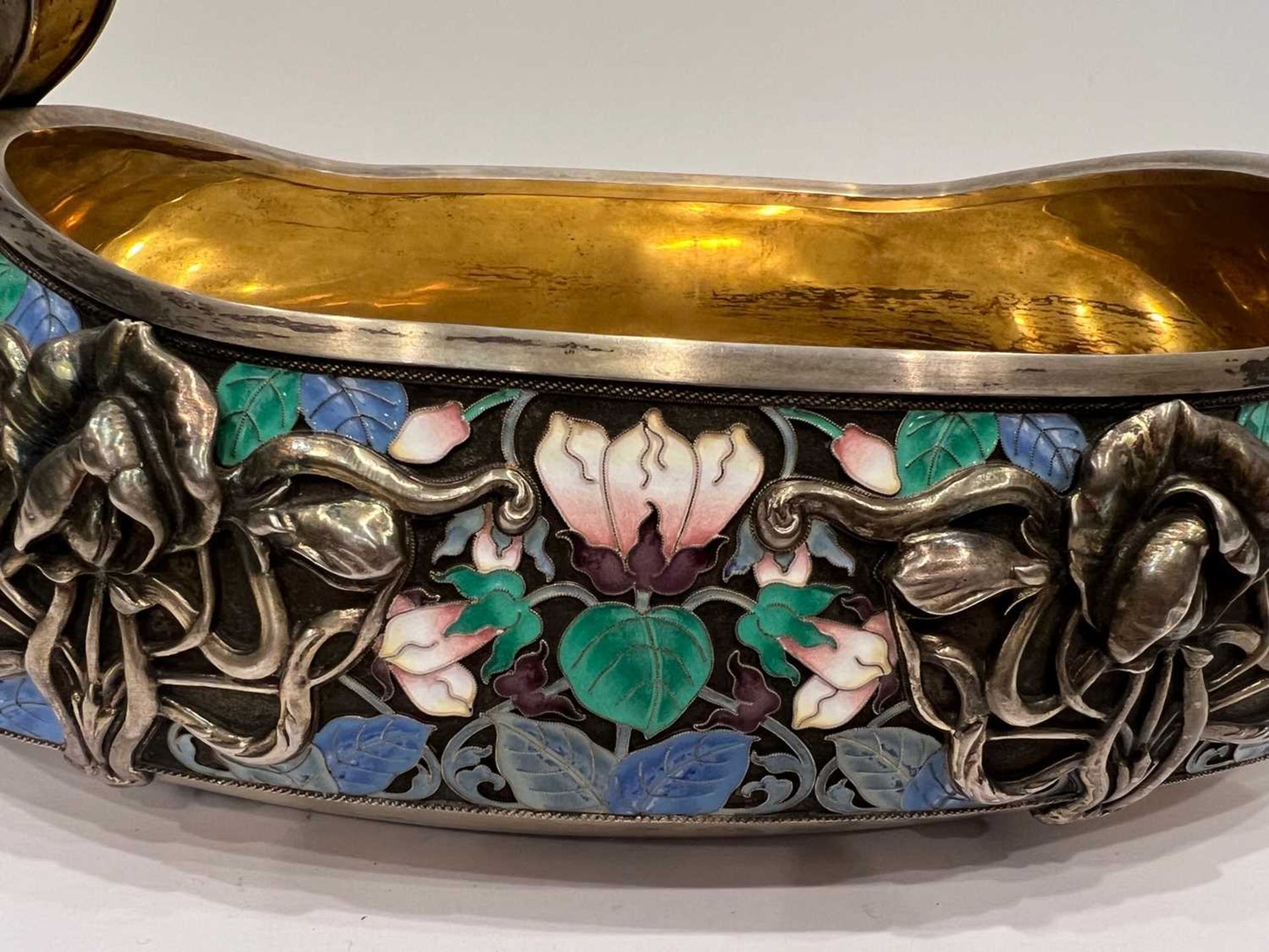 A MASSIVE EARLY 20TH CENTURY RUSSIAN SILVER AND ENAMEL KOVSH IN THE FORM OF A SWAN - Image 10 of 28