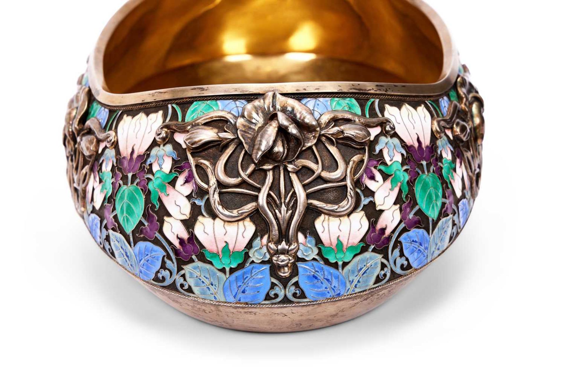 A MASSIVE EARLY 20TH CENTURY RUSSIAN SILVER AND ENAMEL KOVSH IN THE FORM OF A SWAN - Image 3 of 28