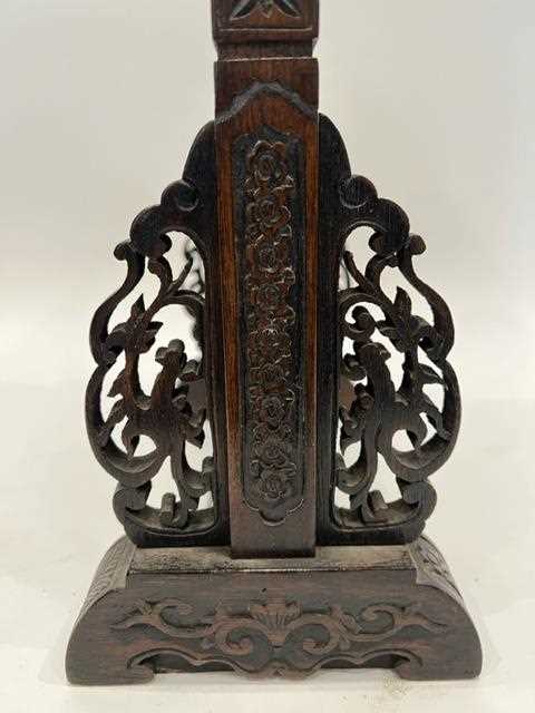 A 19TH CENTURY CHINESE CARVED JADE AND MOTHER OF PEARL TABLE SCREEN - Image 10 of 15