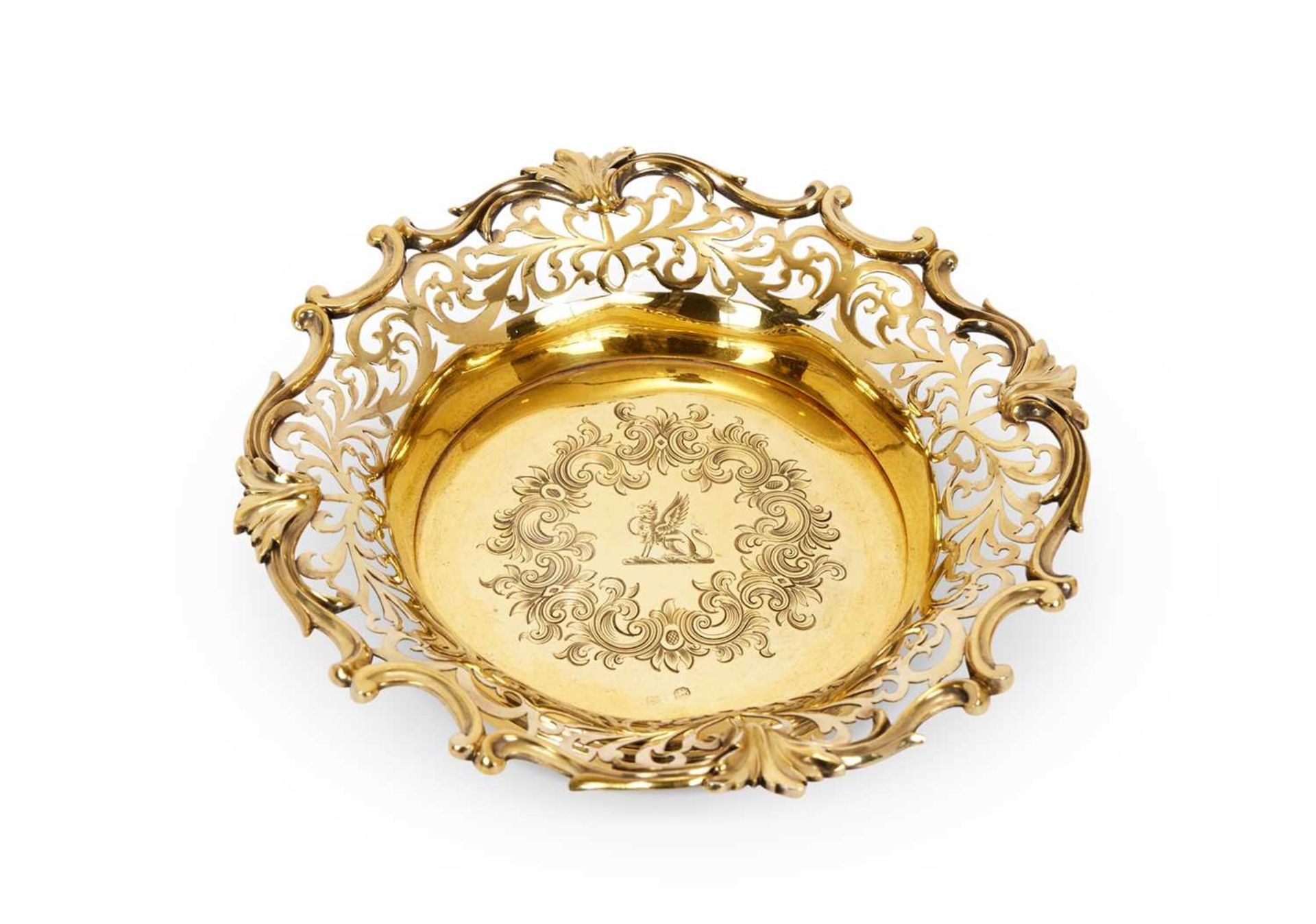 A FINE PAIR OF 19TH CENTURY SILVER AND SILVER GILT WINE COASTERS, LONDON, 1838 - Bild 2 aus 3