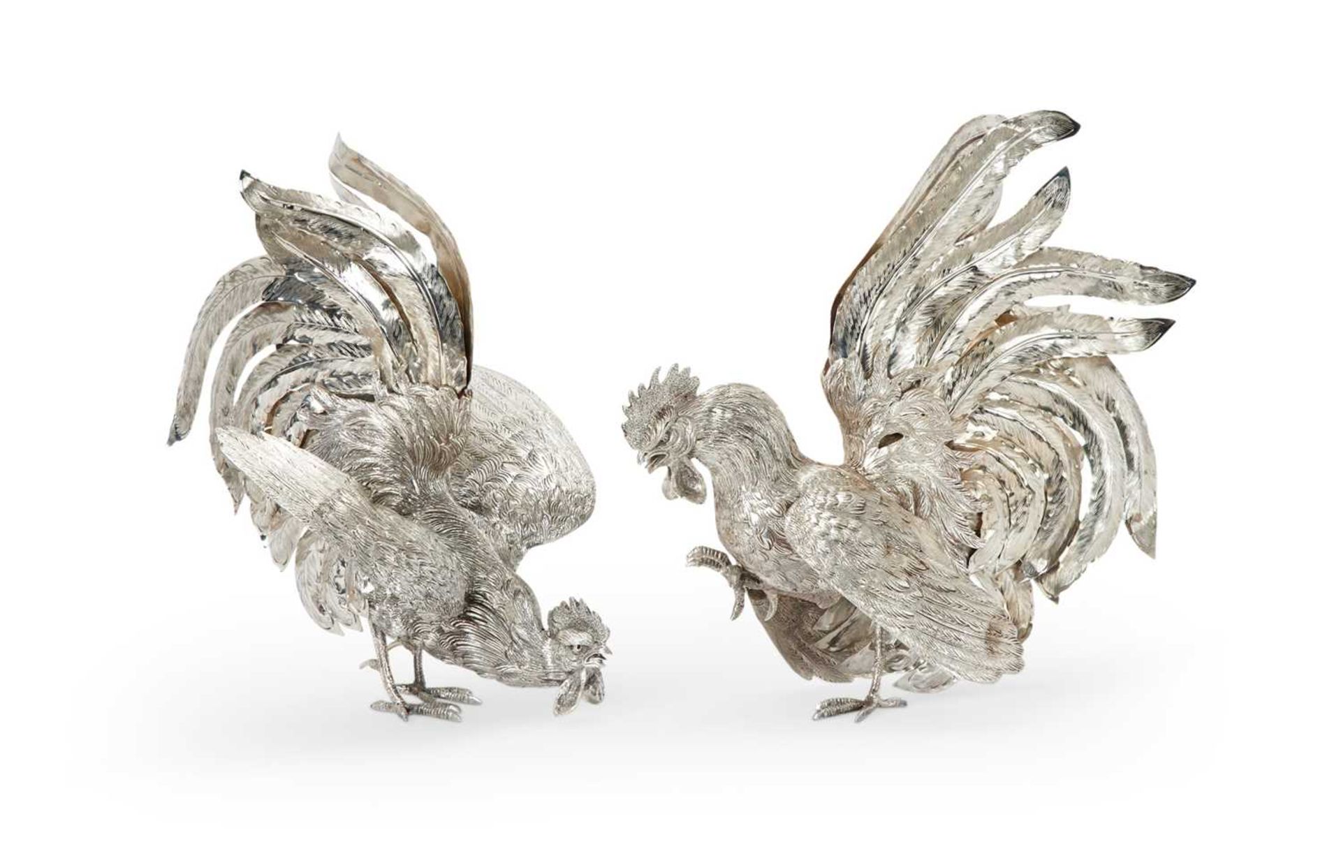 A LARGE PAIR OF STERLING SILVER FIGHTING COCKEREL TABLE ORNAMENTS BY CAMUSSO, PERU - Image 2 of 5