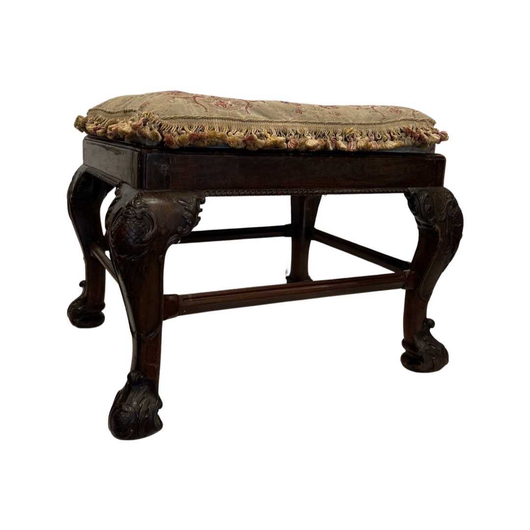 A 19TH CENTURY GEORGE III STYLE MAHOGANY FOOTSTOOL