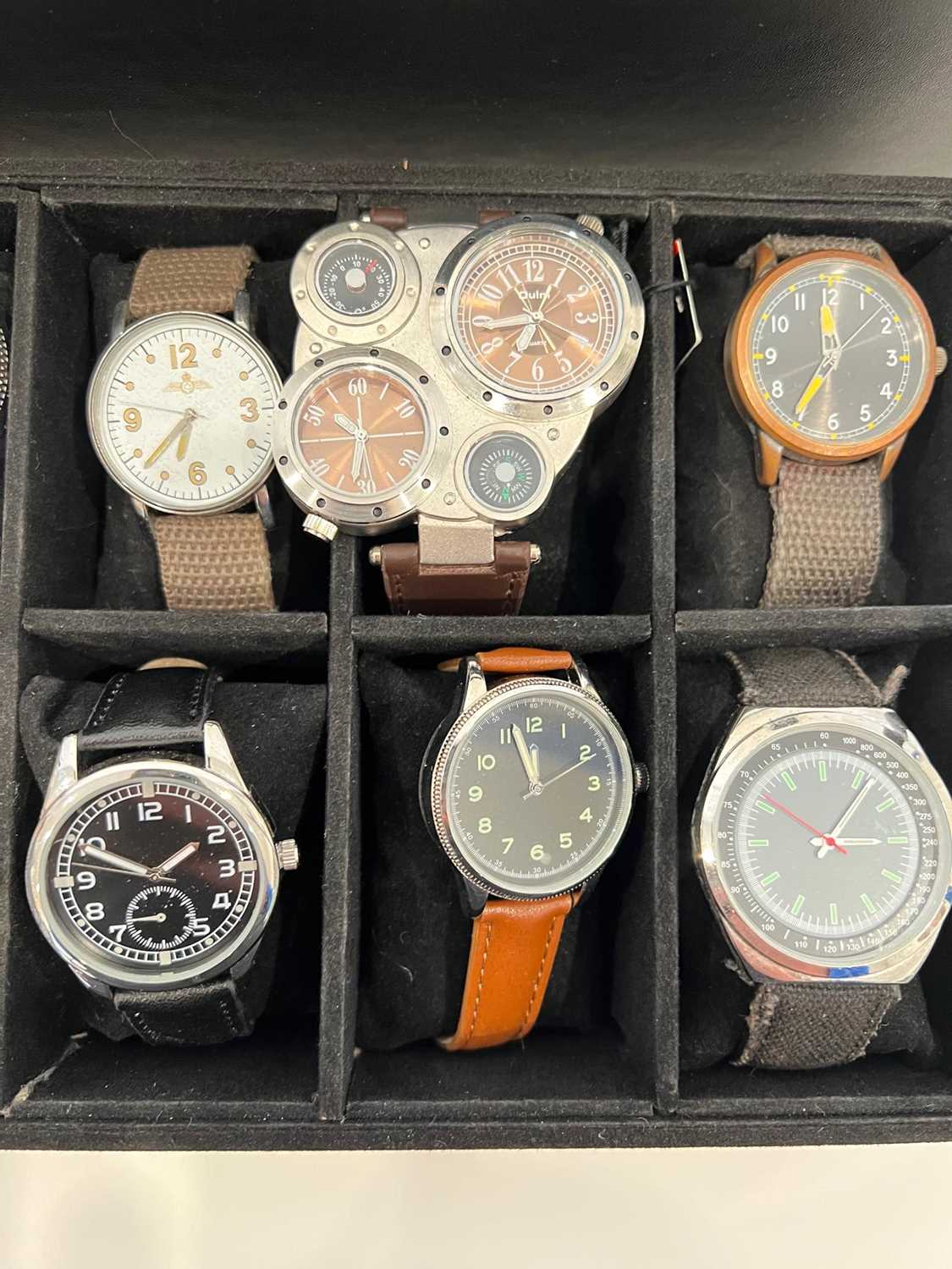 A COLLECTION OF TWENTY MODERN WRISTWATCHES - Image 4 of 6