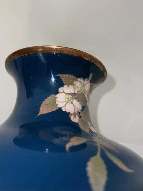 A JAPANESE MEIJI PERIOD CLOISONNE ENAMEL VASE - Image 17 of 20