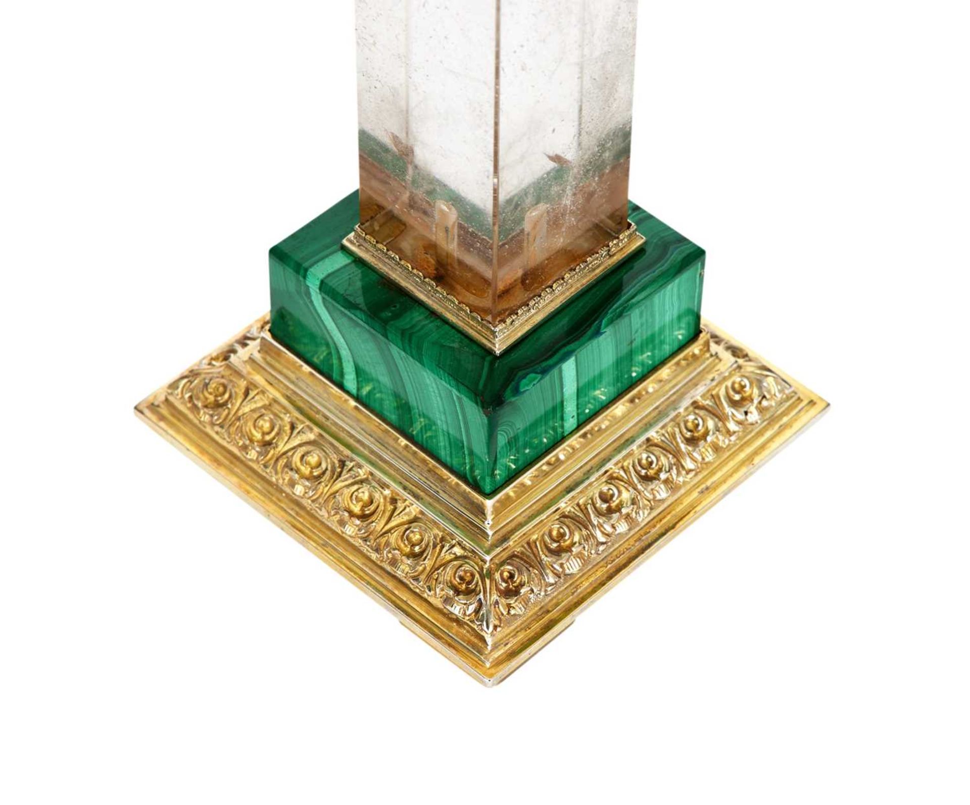 A PAIR OF SILVER GILT, MALACHITE AND ROCK CRYSTAL CANDLESTICKS, ITALIAN, 20TH CENTURY - Bild 3 aus 4