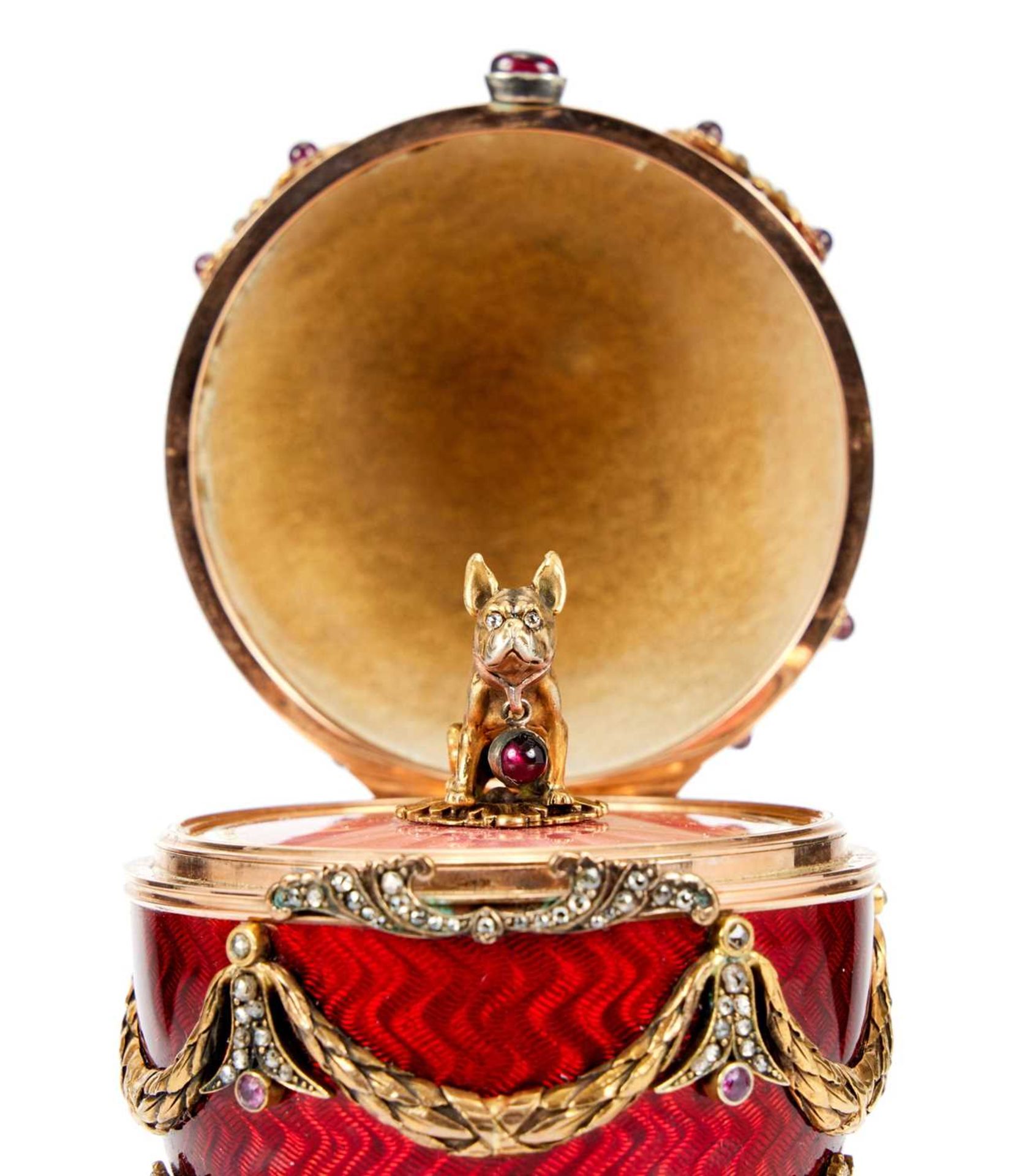 A FABERGE STYLE DIAMOND ENCRUSTED, GUILLOCHE ENAMEL, SILVER GILT AND 14CT GOLD MOUNTED SURPRISE EGG - Image 3 of 6