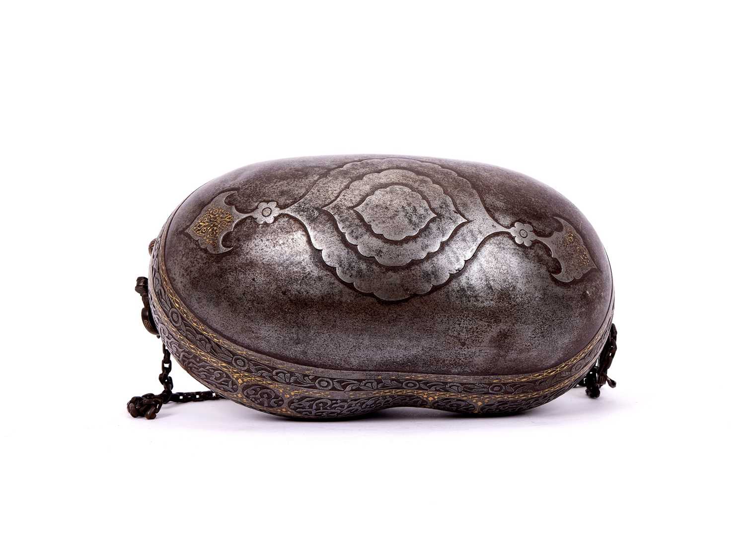 A PERSIAN GOLD DAMSCENED STEEL BEGGING BOWL (KASHKUL) IN THE FORM OF A COCO DE MER - Image 3 of 3