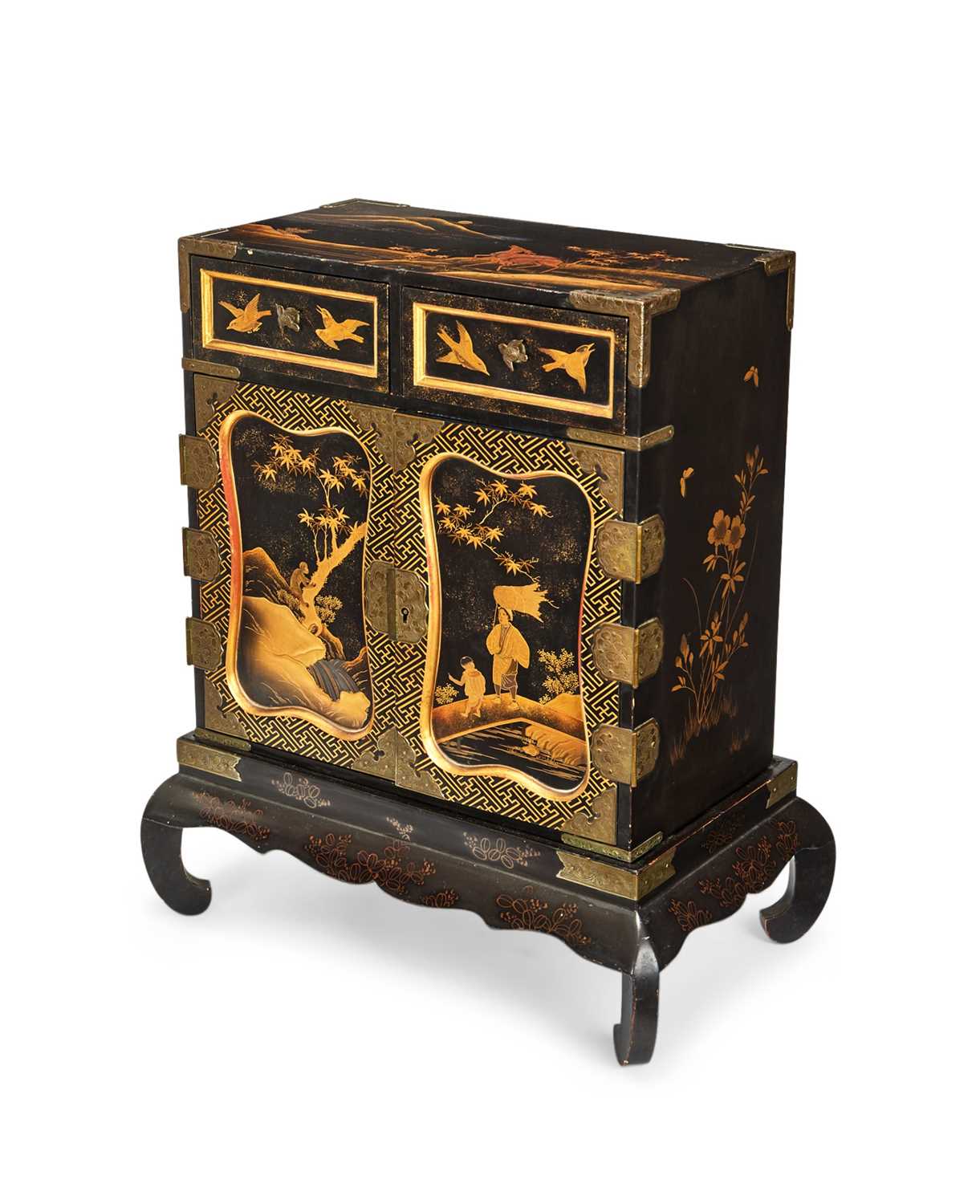 A LATE 19TH CENTURY JAPANESE GOLD LACQUERED TABLE CABINET CIRCA 1890