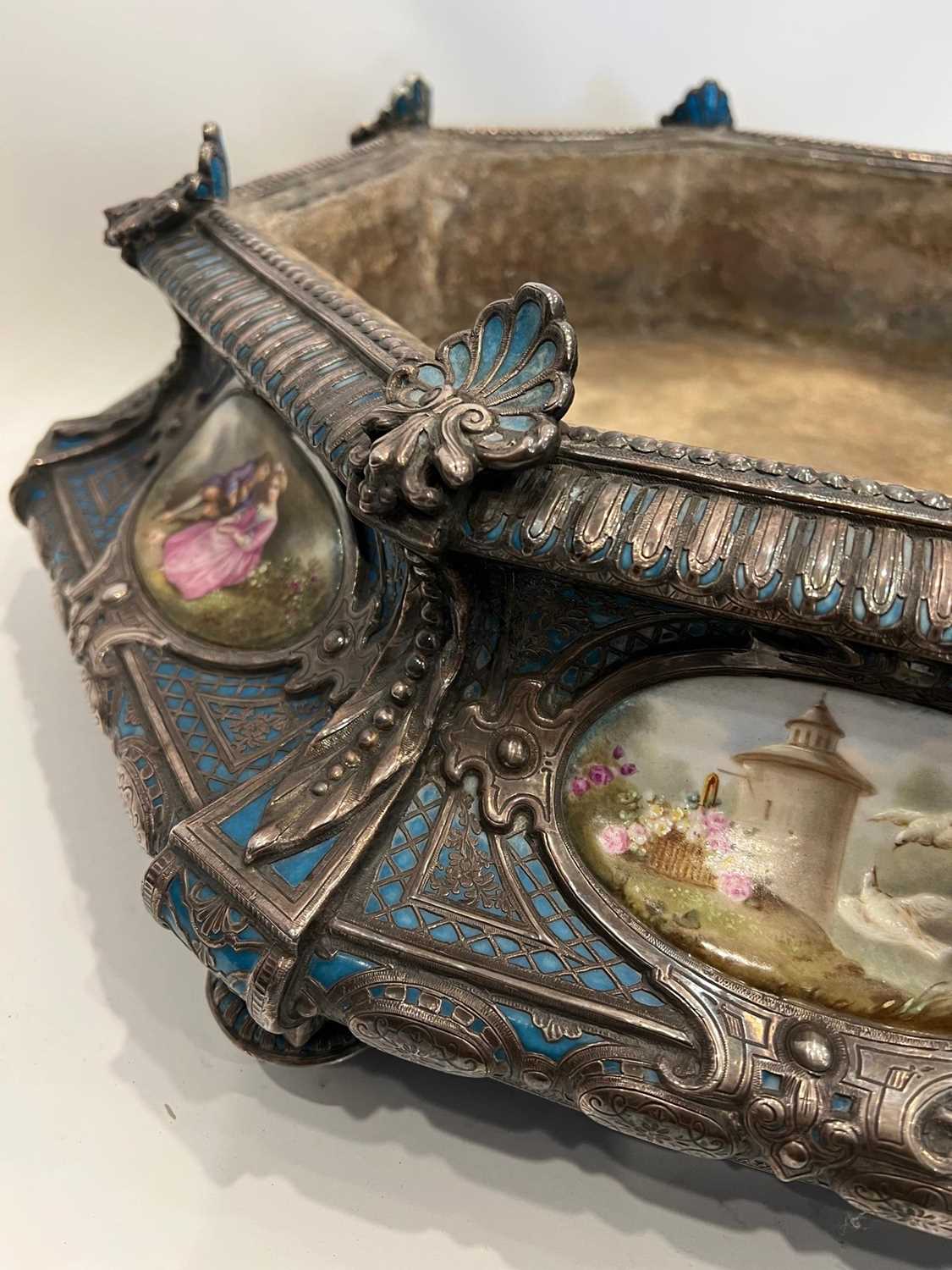 A LARGE 19TH CENTURY FRENCH SILVER MOUNTED PORCELAIN JARDINIERE - Image 11 of 18