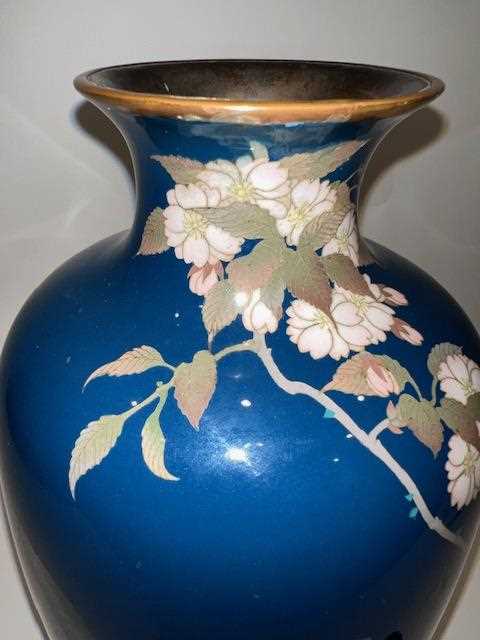 A JAPANESE MEIJI PERIOD CLOISONNE ENAMEL VASE - Image 16 of 20