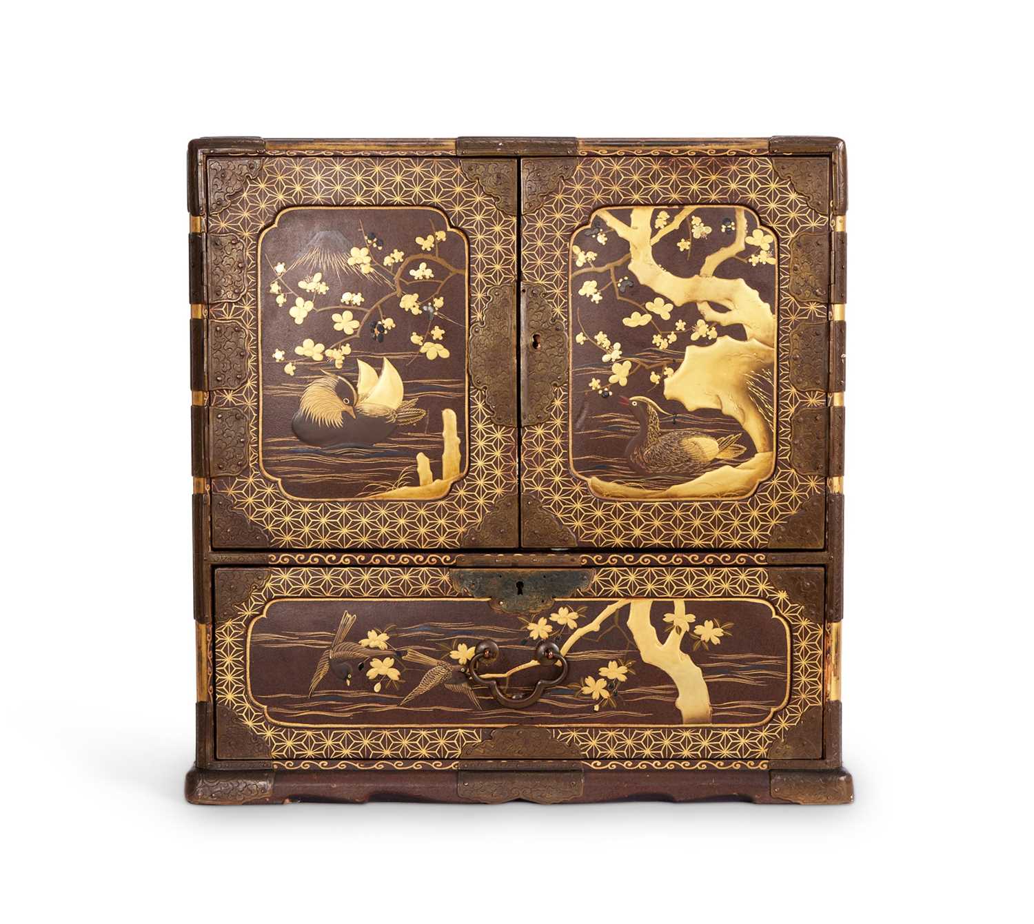 A LATE 19TH CENTURY JAPANESE GOLD LACQUERED TABLE CABINET CIRCA 1890 - Image 3 of 3