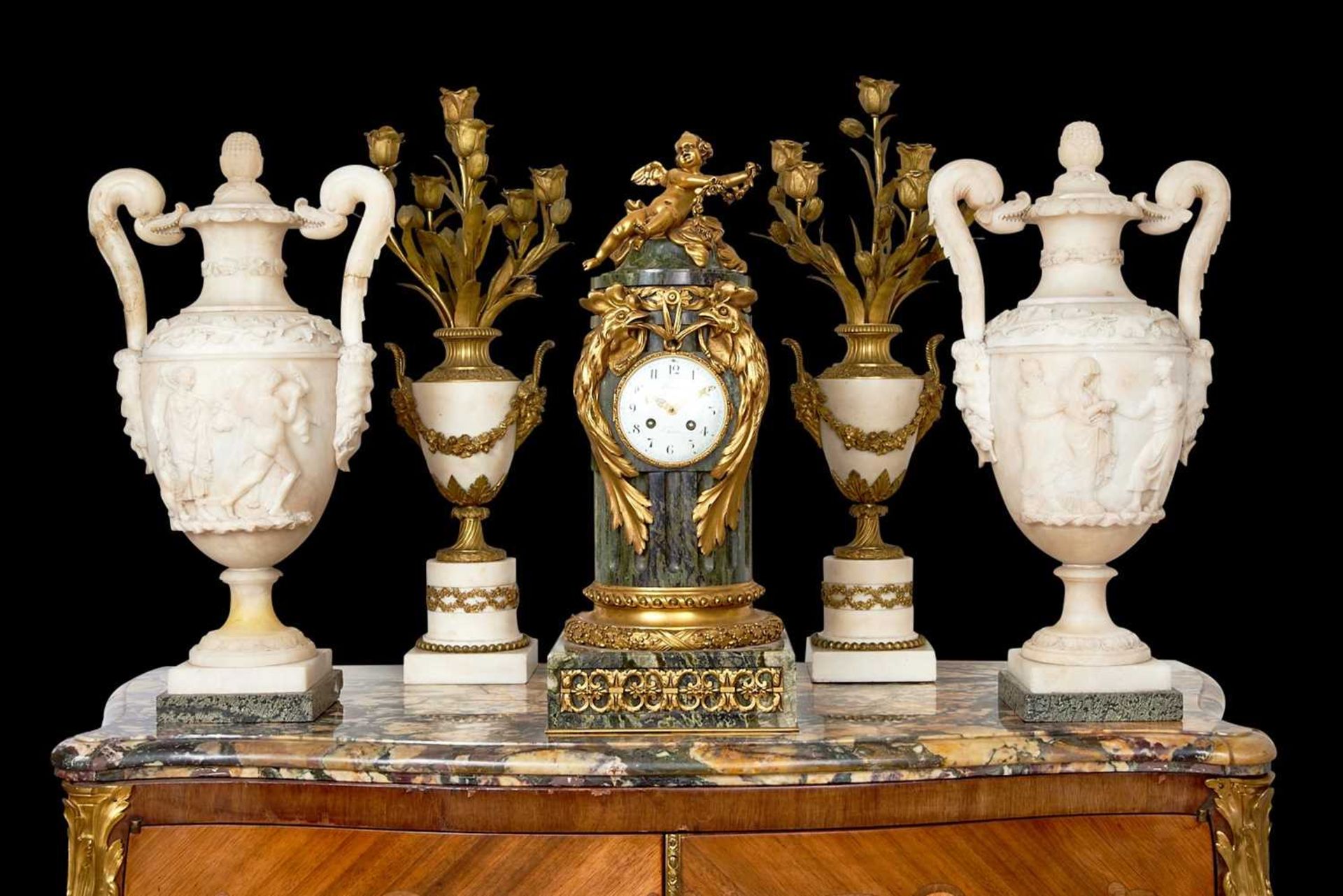 A LARGE PAIR OF 19TH CENTURY ITALIAN ALABASTER URNS AND COVERS IN THE STYLE OF PIRANESI - Image 7 of 12
