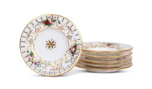 A SET OF SIX EARLY 20TH CENTURY BOHEMIAN OVERLAY GLASS AND GILT PLATES