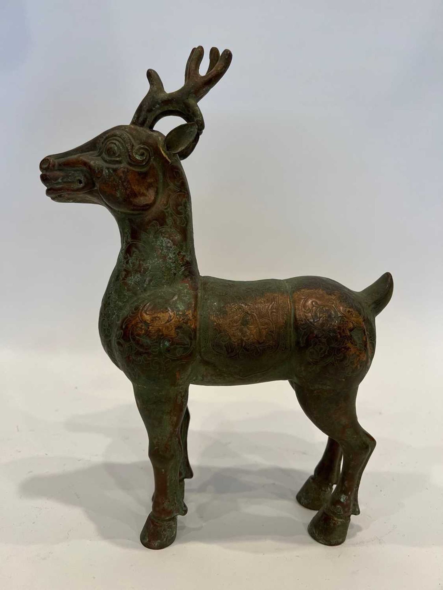 A LATE 19TH CENTURY INDIAN COPPER MODEL OF A DEER - Bild 2 aus 4
