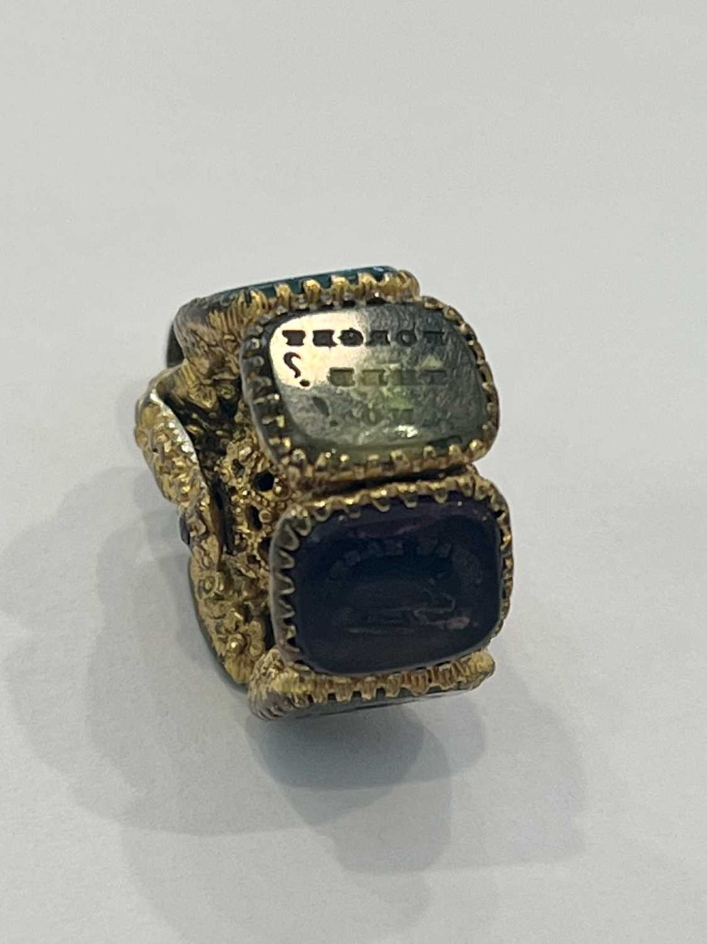 A 19TH CENTURY 14CT GOLD AND HARD STONE INTAGLIO MULTI FACETED SEAL - Image 3 of 9