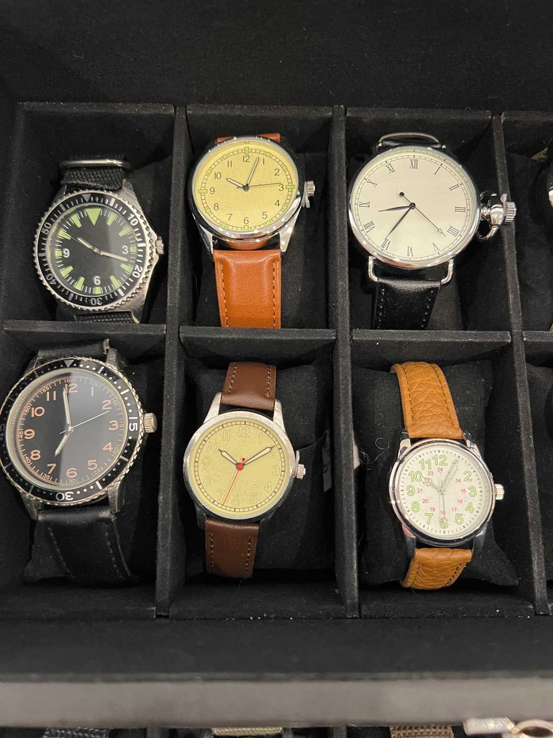 A COLLECTION OF TWENTY MODERN WRISTWATCHES - Image 5 of 6