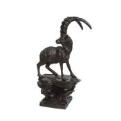 A LATE 19TH / EARLY 20TH CENTURY BLACKFOREST CARVING OF AN IBEX