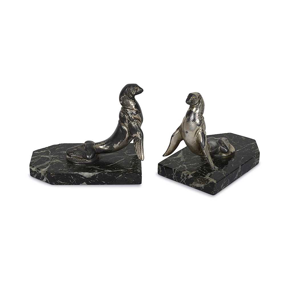 A PAIR OF 1920'S ART DECO PERIOD SEA LION BOOKENDS