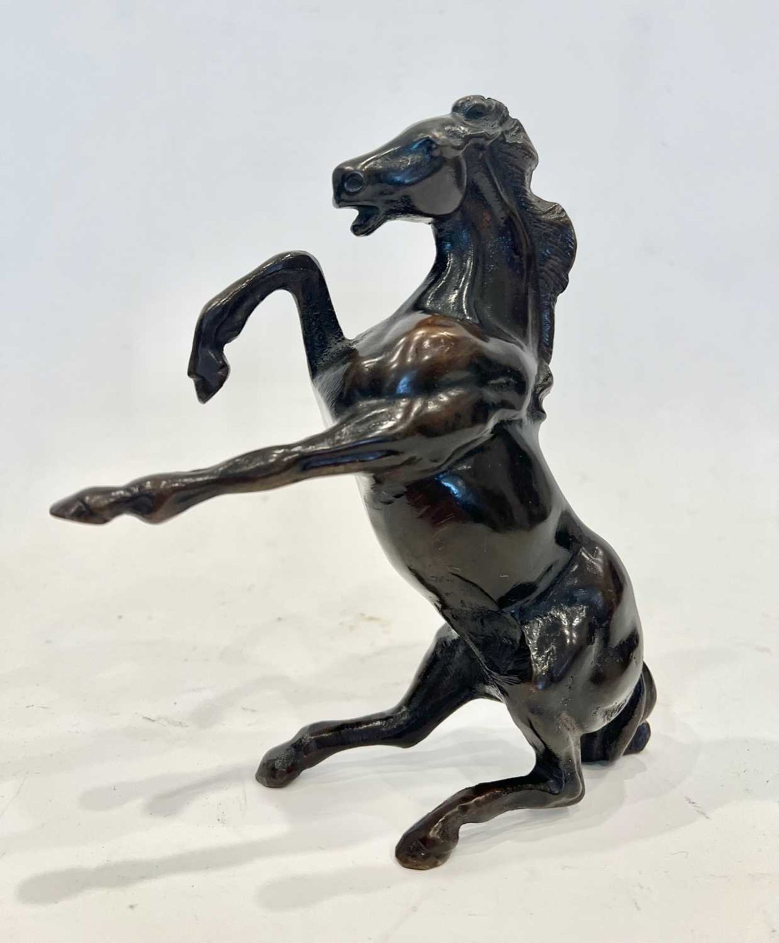 A 20TH CENTURY BRONZE MODEL OF A REARING HORSE - Image 2 of 2