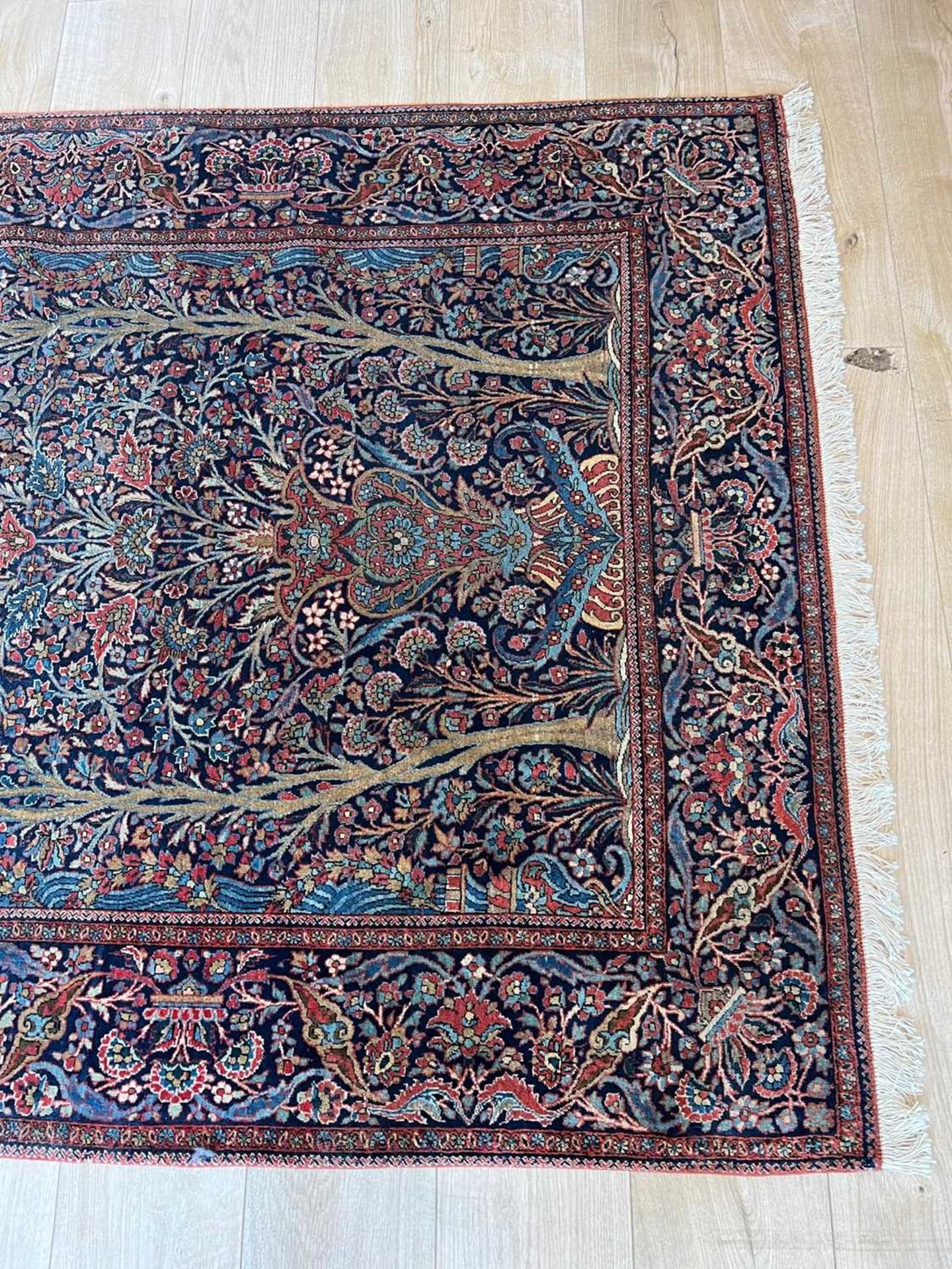 A FINE PAIR OF 1920'S MOHTASHAM KASHAN CARPETS - Image 12 of 38